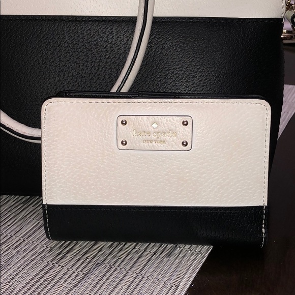 Kate Spade wallet - Picture 6 of 6